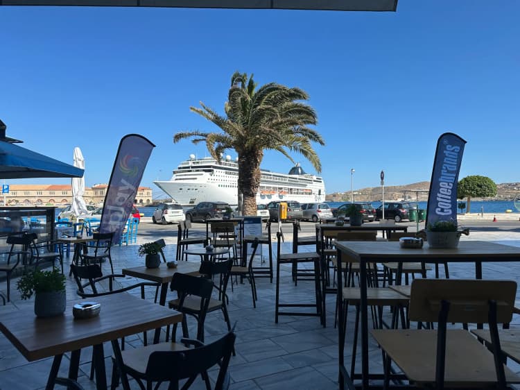 Πρακτορείο ΟΠΑΠ & Καφέ στο Λιμάνι Σύρου