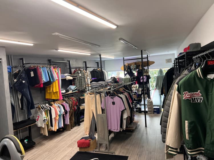 Κατάστημα Ενδυμάτων στον Άλιμο