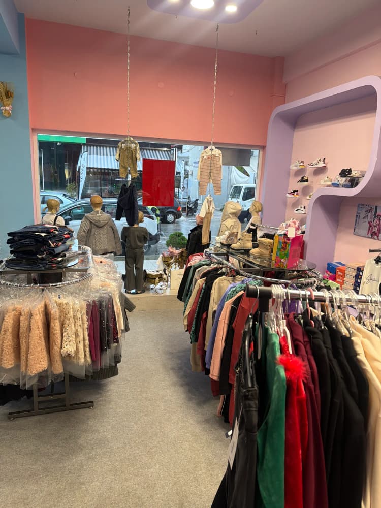 Κατάστημα Παιδικών Ενδυμάτων & Υποδημάτων στη Σαλαμίνα