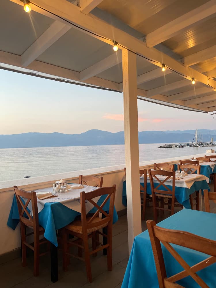 Εστιατόριο στην Παραλία Αιγίου